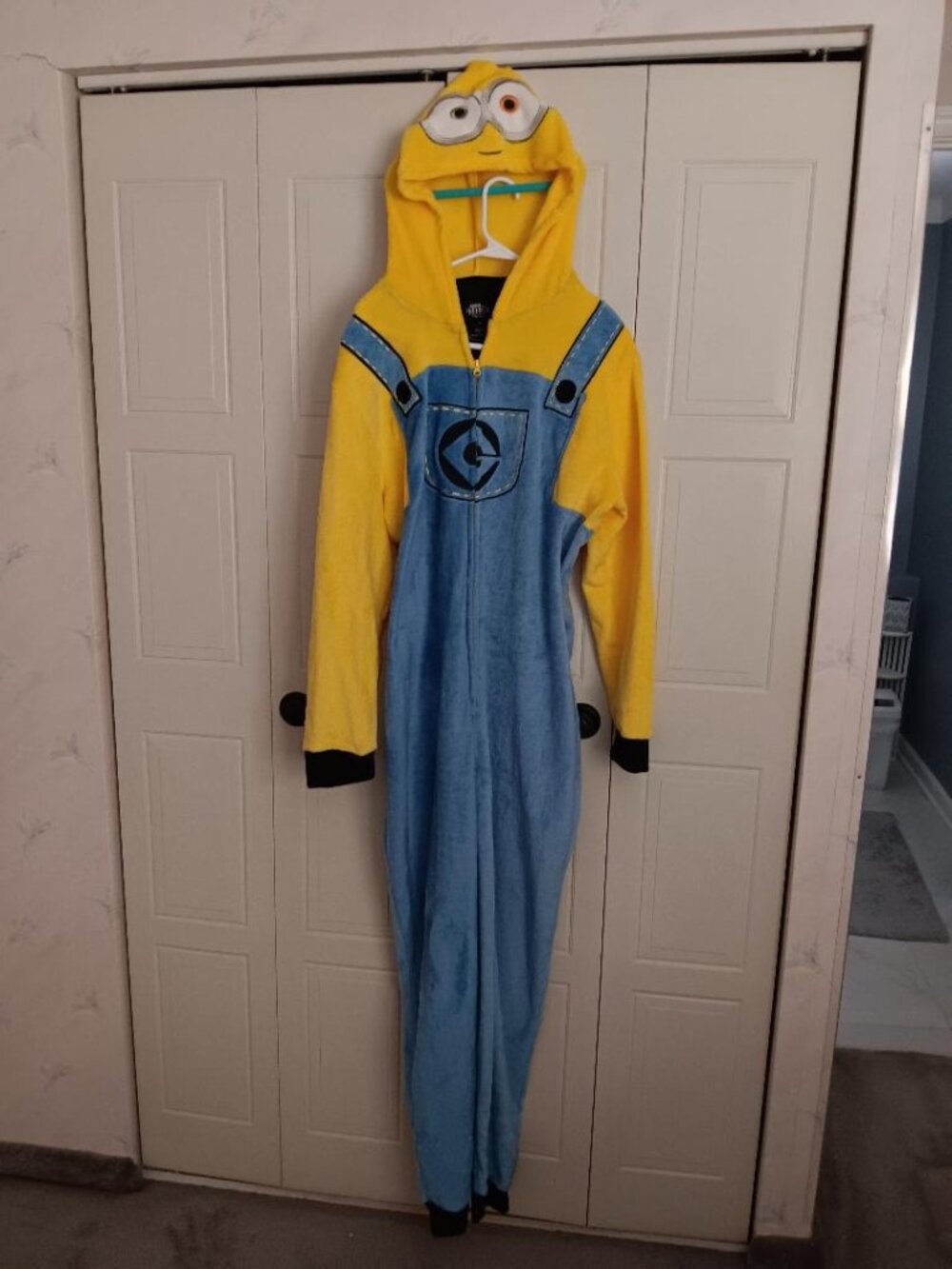 Adult Male or Female Size  L Minions Halloween Costume  - Illuminations
